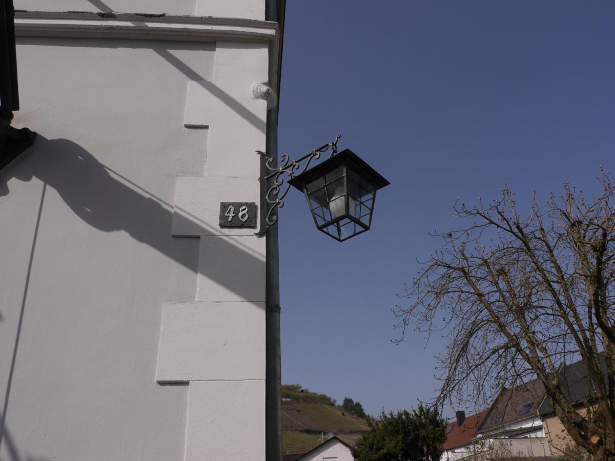 Апартаменты Altes Weingut Weinhaus Rebstock Виннинген Экстерьер фото